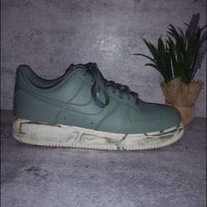 nike air force 1 lv8 clay green